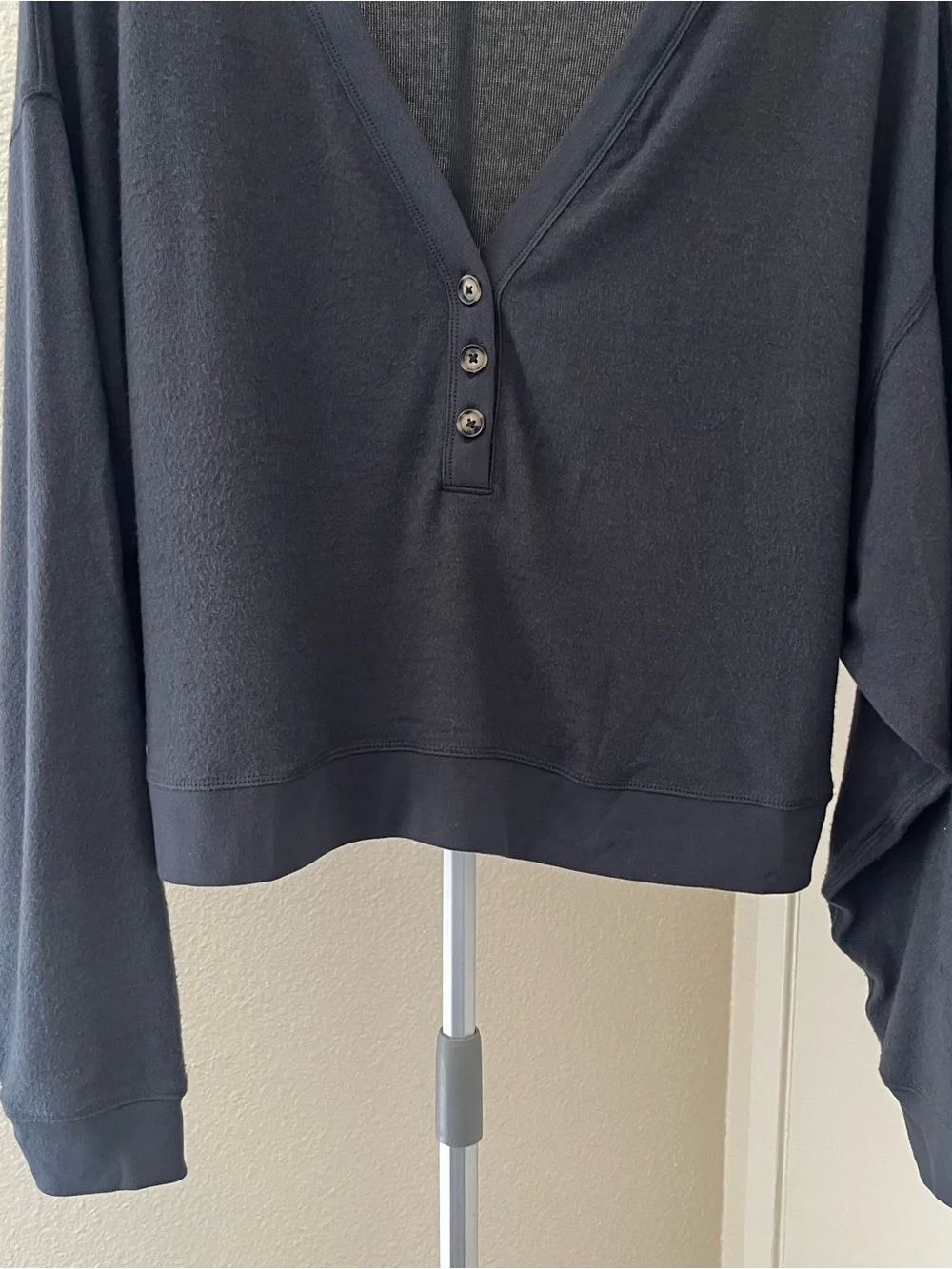 Alo Yoga Alolux Soho Cropped Henley Long Sleeve Grey Size S